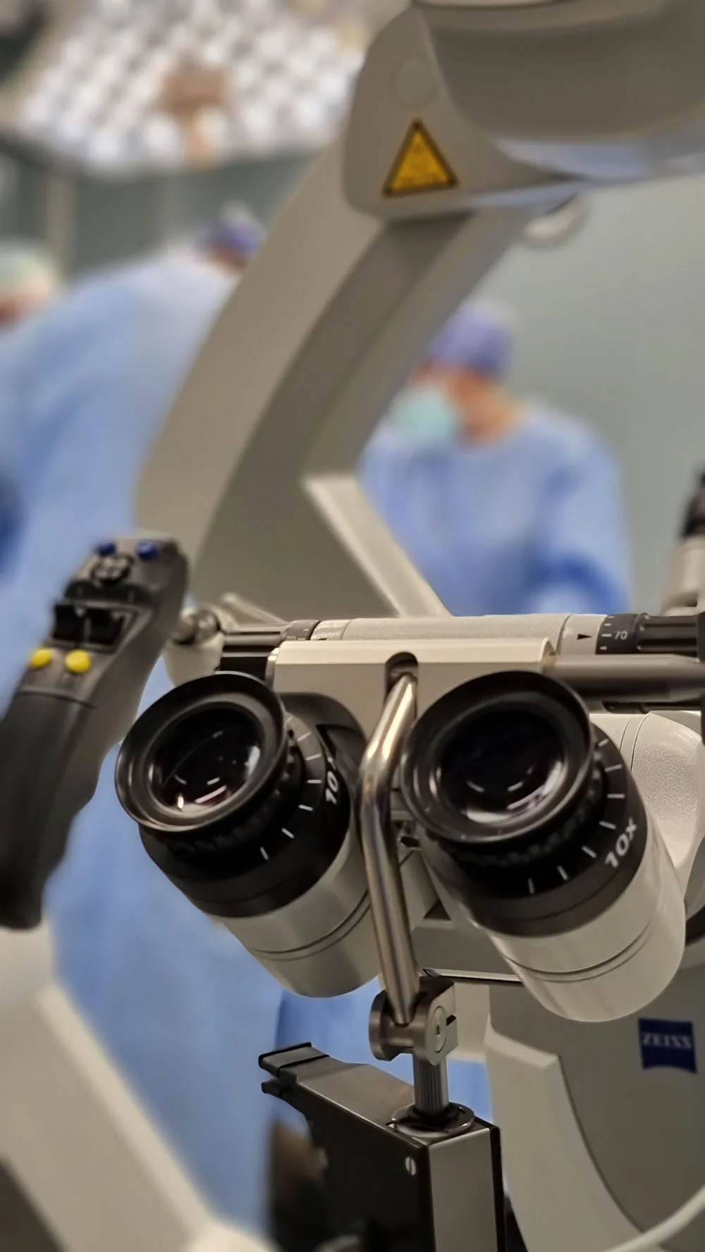 Specialist optik në klinikën Qendra Shqiptare e Syve